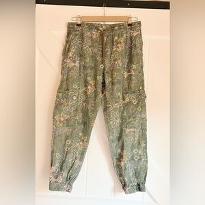 Anthropologie Classic Seamed Cargo Joggers Green Floral Print Boho Cottagecore